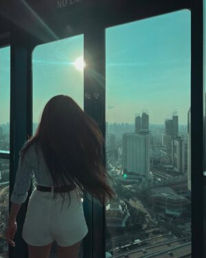 Amulya Rattan Instagram - Always a girl who loves seeing the world✨🧳
.
.
.
#amulyarattan #singapore