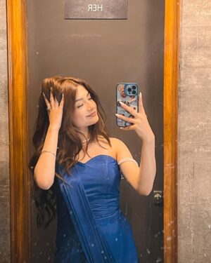 Amulya Rattan Instagram - Naina da kehna ni asi tera mukhda dekhde rehna ni🙈✨💙
