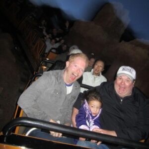 Amy Anderson Instagram - I wanted to post something joyful today and I came across this pic of Aubrey riding Big Thunder Mountain in Disneyland for the first time ever. Actually, I'm pretty sure this was her first roller coaster ride ever and she's been a fanatic ever since. She's 4 in this photo, on location for ModFam season 3, episode 22. Later that week, she rode Space Mountain 🎢

#bebrave #findjoy 

#aubreyandersonemmons #modernfamily #disneyland #disney