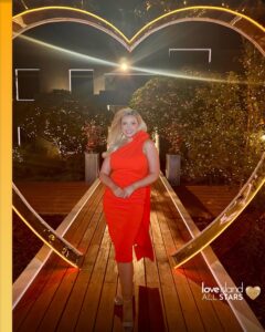 Actress Amy Hart HD Photos and Wallpapers March 2025