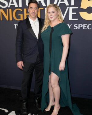 Amy Schumer Instagram - @nbcsnl 50 was perfect. I had the best hands in the biz on me apetownes_artistry 
@clinttorresjr @chloehartstein thanks for it all Lorne