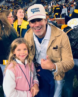 Amy Smart Instagram - Wow first time at the Big House!! Lucky to go on the field and feel that incredible energy of the stadium and the fans! #annarbor #michigan #collegefootball @carterooster