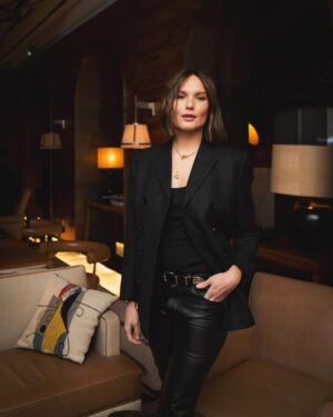 Ana Girardot Instagram - Prix du cinéma @evokcollection @brachparis ! ❤️ 

Merci @celine @agencecontact @charlottetourret 

Pic @jeanpicon @saywho