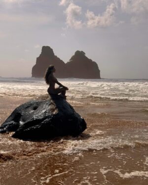 Ana Paula Minerato Instagram - Noronha nunca decepciona 
🐬☀️🌴🌈🌔🦎🐚🌊