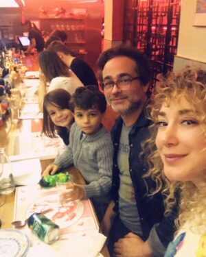 Ana Pauls Instagram - Feliz cumple Gastee de mi cuore! 
Rey de la espuma, de las fiestas pileteras, de las caídas y las levantadas, del Botox en los labios, de los espejos, del amor, de la hermandad. 
Que buenardo reencontrarnos en la pista de baile. Te extrañaba
Que tengas un año a tu altura. Grandioso y gracioso. 
Te amo y te regalo lo mejor que alguien podría recibir. Mi presencia en tu vida. Invaluable. El presupuesto tampoco daba para más. Y el lugar donde iba a comprar tu regalo está cerrado hasta el 20. 
Que este año nos encuentre como corresponde, bailando y celebrando la vida en toda su intensidad. 
Brindo por vos, por tu magia y un año de muchos abrazos presenciales. 
Te amamos Gasturri ❤️