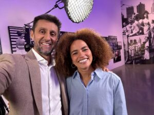 Ana Sofia Martins Instagram - Já está! Há muito tempo que não dava uma entrevista em que partilhasse tanto sobre a pessoa que fui, a que sou e a que ainda espero vir a ser. O Daniel conduziu a entrevista com a mestria que lhe é habitual, levando-me a lugares de vulnerabilidade e de memórias que me acompanharão o resto da vida. 
Agradeço o convite ao "Alta Definição" , esta onda de carinho que tenho recebido nos últimos dias é reconfortante.
Obrigada também a todos os que me enviaram mensagens. 
Agora já sabem o que dizem os "meujólhus" 👁👁 😅