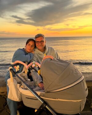 Anabel Pantoja Instagram - Enero ya pasó 💪🏽 Seguimos 🙏🏼 
GRACIAS a todos los que estuvisteis en esas salas con nosotros, acompañándonos, dándonos un abrazo, o matando el tiempo … ( allí hicimos la familia aún más grande) 
Vuestras comidas y cenas, Tella, Carmen, Titos, Ani, Leti… que nos supieron a gloria bendita 💔
Mamá, Fernando, suegros, gracias por ese equipazo y ese apoyo infinito 🙏🏼
Al equipo de la UMI, y la tercera y cuarta planta por su amor, respeto y cariño ( jamás os olvidaré).
Al equipo de Limpieza, Mantenimiento por su maravilloso corazón al verme durmiendo en los sofás ( sois únicos)
A los Papis de los peques, allí me ayudasteis a levantarme, a saber ser Madre y luchar, gracias por vuestras charlas y palabras de ánimos, ante vuestra situación, sois unos campeones, ojalá volvernos a ver todos en la playa, o en el parque con nuestros HÉROES 👼🏻💪🏽
