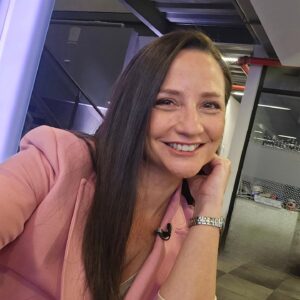 Andrea Aristegui Instagram - Algo de mi primer noticiero de este año y pensando cómo vendrá este 2025! 🤔💥💞