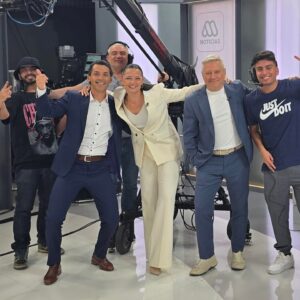 Andrea Aristegui Instagram - Último #MeganoticiasPrime de 2024! Terminando el año con este equipazo que todos los días nos permite acompañarlos por las pantallas de @mega.tv! Gracias por transformarnos nuevamente en el noticiero más visto de este 2024! 💪🏻💪🏻💪🏻