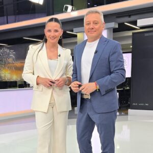 Andrea Aristegui Instagram - Último #MeganoticiasPrime de 2024! Terminando el año con este equipazo que todos los días nos permite acompañarlos por las pantallas de @mega.tv! Gracias por transformarnos nuevamente en el noticiero más visto de este 2024! 💪🏻💪🏻💪🏻