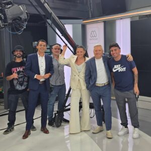 Andrea Aristegui Instagram - Último #MeganoticiasPrime de 2024! Terminando el año con este equipazo que todos los días nos permite acompañarlos por las pantallas de @mega.tv! Gracias por transformarnos nuevamente en el noticiero más visto de este 2024! 💪🏻💪🏻💪🏻