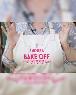 Andrea Del Boca Instagram - Aprendí y fui FELIZ.!! 

Gracias @wanda_nara por pensar en mi 💖

Gracias @marubotanaok @mundochristophe @dbetular por enseñarme con amor y respeto 💞

Gracias @bakeoffar @telefe @kocawa @darioturo @guillermo.pendino @fedelevrino por permitirme jugar y mostrarme como soy, sin un personaje de por medio 💘

Gracias a los mejores compañeros de carpa del MUNDO ⛺️🌎💓

Gracias a público por engancharse y apoyarme..!! 💖

GRACIAS ♾️