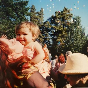 Andrea Del Boca Instagram - Hace 24 años nos vimos por primera vez.
Llegaste mientras LuisMi te cantaba ‘Sueña’. Te miré esos ojitos y descubrí el amor incondicional. 
Anna, SOS un Ser de Luz.!!
Verdadera, integra, sabia, inteligente, talentosa, divertida, generosa, solidaria, auténtica, intensa, romántica, exótica, sexy, ingeniosa, profunda, apasionada, singular y la lista sigue para los que tenemos el placer de conocerte. 
SOS MI ORGULLO.!!
Gracias por elegirme como Mamá.!! 
Por muchas más aventuras disfrutadas a tu lado.!!
SIEMPRE JUNTAS.!!
TE AMO SIEMPRE..!!! 💞💞