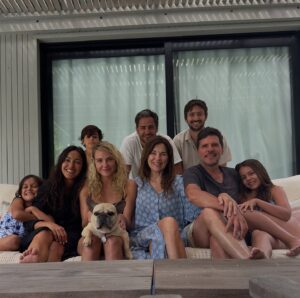 Andrea Frigerio Instagram - Después de un descanso absoluto de las redes y dedicada a disfrutar muchísimo de unos días en familia, comparto estas fotos de nuestros divinos días juntos.
Cada tanto me hace muy bien tomar distancia, un Detox de pantallas, no les pasa?
Que tengan un gran 2025!