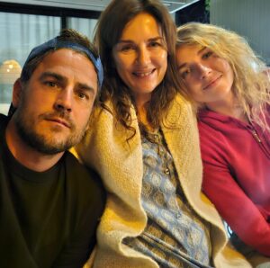 Andrea Frigerio Instagram - Después de un descanso absoluto de las redes y dedicada a disfrutar muchísimo de unos días en familia, comparto estas fotos de nuestros divinos días juntos.
Cada tanto me hace muy bien tomar distancia, un Detox de pantallas, no les pasa?
Que tengan un gran 2025!