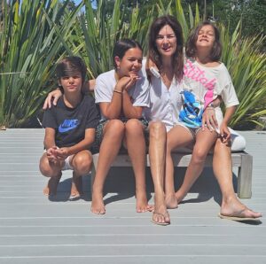 Andrea Frigerio Instagram - Después de un descanso absoluto de las redes y dedicada a disfrutar muchísimo de unos días en familia, comparto estas fotos de nuestros divinos días juntos.
Cada tanto me hace muy bien tomar distancia, un Detox de pantallas, no les pasa?
Que tengan un gran 2025!