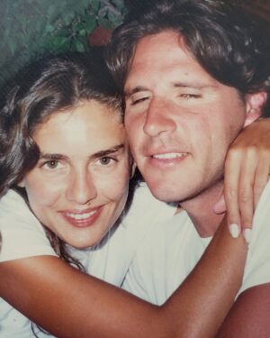 Andrea Frigerio Instagram - Un nuevo 14 de Febrero ♥️♥️♥️♥️ con @lucasbocchino , mi gran amor desde hace 33 años. 
La primera foto es la tapa de la Revista Caras de 1993. Cuando pusieron ese título los llame a @hectormaugeri y a @lilycastano ,Directores de la Revista ,enojadísima !!! Como van a poner una cosa así!!!! Recién nos conocemos!🤣🤣🤣🤣🤣🤣🤣 
Nos casamos dos veces, hicimos una gran familia y somos inmensamente felices.
Recomiendo estar enamorada♥️

♥️♥️♥️♥️♥️♥️
#sanvalentin