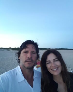 Andrea Frigerio Instagram - Un nuevo 14 de Febrero ♥️♥️♥️♥️ con @lucasbocchino , mi gran amor desde hace 33 años. 
La primera foto es la tapa de la Revista Caras de 1993. Cuando pusieron ese título los llame a @hectormaugeri y a @lilycastano ,Directores de la Revista ,enojadísima !!! Como van a poner una cosa así!!!! Recién nos conocemos!🤣🤣🤣🤣🤣🤣🤣 
Nos casamos dos veces, hicimos una gran familia y somos inmensamente felices.
Recomiendo estar enamorada♥️

♥️♥️♥️♥️♥️♥️
#sanvalentin