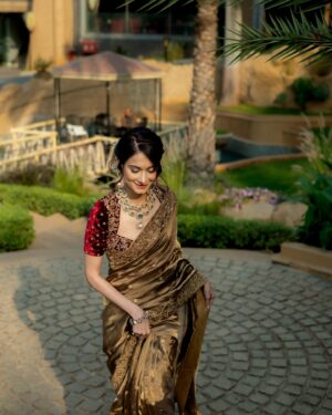 Aneri Vajani Instagram - Accepting Ristas😌!!! Anyone?😅
 
 
 
 
Styled by : @priyavajani 
Makeup : @saakshimua 
Hair : @zohraabbas_hair 
Saree :- @richaahluwaliaofficial 
@thegoodshowindia 
Jewllery:- @sonisapphire 
📸 : @onemoreframee 
 
 
 
 
#anerivajani #schoolfriendswedding #sareelove #weddingphotography #weddingseason #meripatanahikabhogi #gratitude #love #faith