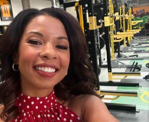Angel Parker Instagram - Meet the Jeremy family tonight! on @cwallamerican I hope you’ll root for us from the sidelines. Set in LA. FILMED IN LA. #stayinLA So grateful to be part of this special show. Season 7. Let’s go!! 💪🏾
