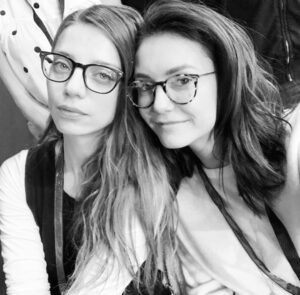Angela Sarafyan Instagram - Thank you @tonyrobbins ✨💫 And sweet @nina for inviting me. Loved experiencing this with you! 👯💛