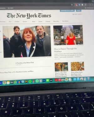 Angela Trimbur Instagram - When the @nytimes asks you a few advice questions on “How to Dance Thru the Holidays”, you run straight  to their office and get in front of that green screen 💚

filmed edited and animated by @arjununcle 
Article by @melenar 
Produced by @talasafie @jolieruben @aliciamdesantis
