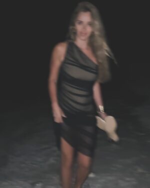 Angelika Revva Instagram - Я впервые на таком маленьком островке. Пешком остров вокруг можно обойти минут за 20. Здесь всего 26 вилл..
 У этого отеля интересная архитектура, вообще нигде нет острых углов. Все строения имеют мягкие округлые формы, ни на одной вилле вы не найдете ни одного угла… кайф 🥰 🐚 🩴 🌴 @thenautilusisland 💜
