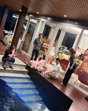 Angeline Quinto Instagram - Thank you so much to Ms. Reg and Sir Ogie for a night of shared stories, love, and laughter 🥰🙏🏻❤️ @reginevalcasid @ogiealcasid 

@eriksantos @yeng @mariajolina_ig @kylaalvarez @klarissedguzman @jasondy