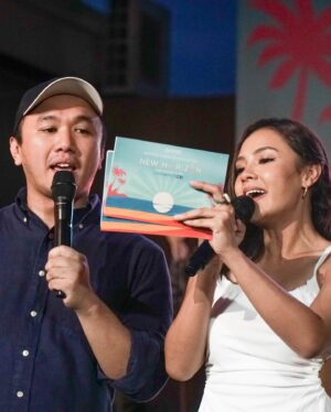 Angie Ang Instagram - Sharing these laughters while on a professional stage with @mmsgroupindonesia 😍
And i’ve found the hidden talent and such a wonderful experience working with @adrimartowardojo 😌
Such a pleasure for #jobmcangie to be on that stage 😍🫵🏼