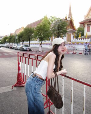 Anis Suwit Instagram - Tourist mode 🔛

.
@shopeefashion_th
#shopeefashion 
#แคปเสิร์ชซื้อถูกกว่าที่ช้อปปี้