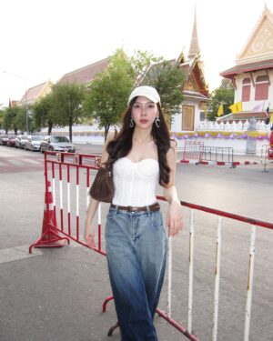 Anis Suwit Instagram - Tourist mode 🔛

.
@shopeefashion_th
#shopeefashion 
#แคปเสิร์ชซื้อถูกกว่าที่ช้อปปี้