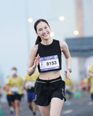 Anis Suwit Instagram - One step at a time 🏃🏻‍♀️💨 
.
.
#มหกรรมสุขเต็มสิบ สูดเต็มปอดดดด 🤣