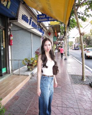 Anis Suwit Instagram - Tourist mode 🔛

.
@shopeefashion_th
#shopeefashion 
#แคปเสิร์ชซื้อถูกกว่าที่ช้อปปี้