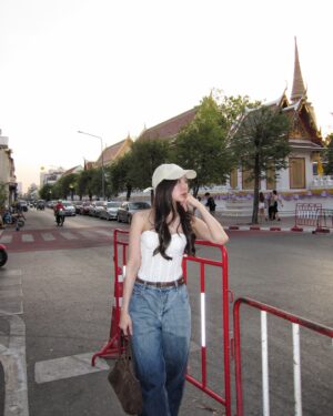 Anis Suwit Instagram - Tourist mode 🔛

.
@shopeefashion_th
#shopeefashion 
#แคปเสิร์ชซื้อถูกกว่าที่ช้อปปี้