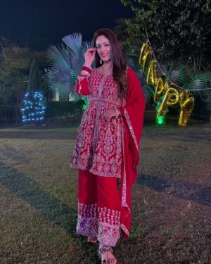 Anju Jadhav Instagram - “Celebrating the warmth of family and the joy of Lohri and Sankranti! 🌾✨✨ Enjoying the winter vibes in Delhi with bonfires, tasty treats, and unforgettable memories. Here’s to traditions that bring us closer together! ❤️🔥 #FamilyTime #Lohri #Sankranti #DelhiDiaries”