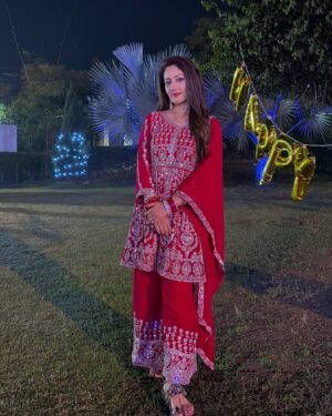 Anju Jadhav Instagram - “Celebrating the warmth of family and the joy of Lohri and Sankranti! 🌾✨✨ Enjoying the winter vibes in Delhi with bonfires, tasty treats, and unforgettable memories. Here’s to traditions that bring us closer together! ❤️🔥 #FamilyTime #Lohri #Sankranti #DelhiDiaries”