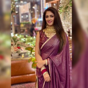 Anju Jadhav Instagram - My Indianess in a beautiful saree this Republic Day. Celebrating traditions, culture, and the vibrant spirit of being a woman. 🇮🇳💖 #SareeLove #IndianCulture #RepublicDay #sareenotsari #simplegirl