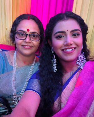 Ankita Bhattacharyya Instagram - Dada r Biye 🥰
Saree - ❤️
Jewellery- @voylla
Pic by - Maa @saswati2405