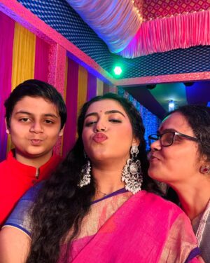 Ankita Bhattacharyya Instagram - Dada r Biye 🥰
Saree - ❤️
Jewellery- @voylla
Pic by - Maa @saswati2405