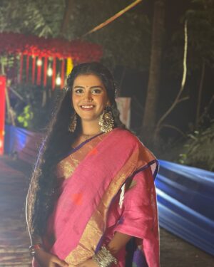 Ankita Bhattacharyya Instagram - Dada r Biye 🥰
Saree - ❤️
Jewellery- @voylla
Pic by - Maa @saswati2405