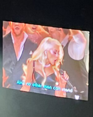 Anna Brisbin Instagram - I love Sabrina Carpenter and Christina Aguilera, but I love @jesschillin_likeavillain even more. 💋 But pls tell me… Best Sabrina single??

(concert clip is from Juno, if it wasn’t obvious lmao)

#sabrinacarpenter #shortnsweettour