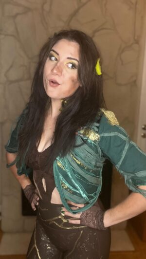 Anna Brisbin Instagram - respect THE green witch. 💚 
@danielselon, this costume design is everything. I’m sorry I butchered it with hot glue & 24 hours. 
#riovidal #agathaallalong #rio #cosplay #halloween #aubreyplaza