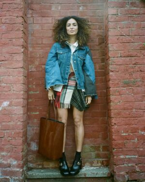 Anna Shaffer Instagram - Sezane invented autumn btw 

@sezane 
#sezane 
#sezanelovers 
Ad