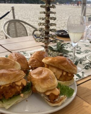 Annastacia Palaszczuk Instagram - These would have to be the BEST Bug rolls in Qld !! @imrickshores merry Xmas 🎄