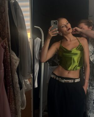 Annet Charitonova Instagram - thank u, next 😭 honestlyyy

tento rok byl i pro me neskutecnym milnikem v mnoha oblastech myho zivota, kazdopadne priznam se, ze se s timto rokem loucim s pocitem, ze byl pekne narocnej. tez ve vsech oblastech a smerech. s nedockanim se tesim na ten dalsi, miluju predstavu novych zacatku, i kdyz ty si urcujeme sami, kdykoli, nejen 1.1. 

odnasim si s sebou proto hodne predstav o tom, co v tomto roce nechavam a co si naopak beru s sebou.

opatrujte se - cas bezi kazdy den rychleji - a co je ted, tu nebude fuuuurt bejbejbejbejb 🖤