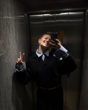 Annet Charitonova Instagram - thank u, next 😭 honestlyyy

tento rok byl i pro me neskutecnym milnikem v mnoha oblastech myho zivota, kazdopadne priznam se, ze se s timto rokem loucim s pocitem, ze byl pekne narocnej. tez ve vsech oblastech a smerech. s nedockanim se tesim na ten dalsi, miluju predstavu novych zacatku, i kdyz ty si urcujeme sami, kdykoli, nejen 1.1. 

odnasim si s sebou proto hodne predstav o tom, co v tomto roce nechavam a co si naopak beru s sebou.

opatrujte se - cas bezi kazdy den rychleji - a co je ted, tu nebude fuuuurt bejbejbejbejb 🖤