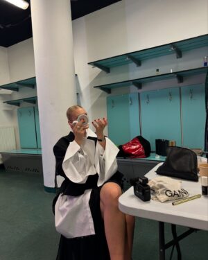 Annet Charitonova Instagram - thank u, next 😭 honestlyyy

tento rok byl i pro me neskutecnym milnikem v mnoha oblastech myho zivota, kazdopadne priznam se, ze se s timto rokem loucim s pocitem, ze byl pekne narocnej. tez ve vsech oblastech a smerech. s nedockanim se tesim na ten dalsi, miluju predstavu novych zacatku, i kdyz ty si urcujeme sami, kdykoli, nejen 1.1. 

odnasim si s sebou proto hodne predstav o tom, co v tomto roce nechavam a co si naopak beru s sebou.

opatrujte se - cas bezi kazdy den rychleji - a co je ted, tu nebude fuuuurt bejbejbejbejb 🖤