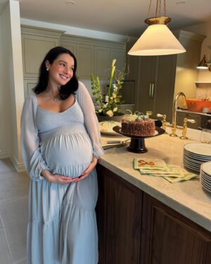 Annie Clark Instagram - Our baby boy is so lucky 🥺 Feeling so grateful for all the love this weekend! House reno is almost done ✔️ nesting is in full-force ✔️ Baby Karaim, we are (just about) ready for you 🩵