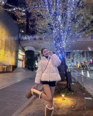 Anon Instagram - 念願のさくら坂のイルミネーションに
連れて行ってもらった🫣😍💭💭
誘ってくれてありがとう⁺ପ( * ु°͈ᗜ°͈)ु

 #イルミネーション