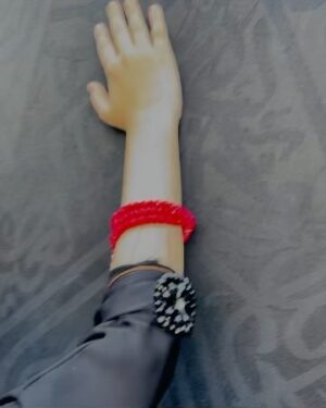 Anoosheh Rania Khan Instagram - لَبَّيْكَ اللَّهُمَّ لَبَّيْكَ، لَبَّيْكَ لاَ شَرِيْكَ لَكَ لَبَّيْكَ، إِنَّ الْحَمْدَ وَالنِّعْمَةَ لَكَ وَالْمُلْكَ لاَشَرِيْكَ لَكَ 

ALHAMDULLILAH SUMMA ALHAMDULLILAH ♥️🤲🏻

Experiencing Umrah for the first time was an indescribable blessing. The serenity of circling the Kaaba, the prayers whispered in the air—every step felt like a divine embrace. 

Allah qabool farmaye bohot duayen ki hayn sabke liye dil se 💕

#mecca #medina #SaudiArabia #umrah #anooshehraniakhan